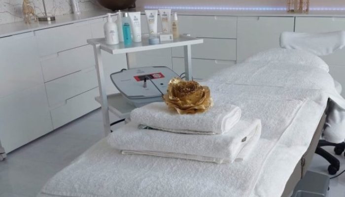 Blick ins TM Beauty Studio: Behandlungsliege