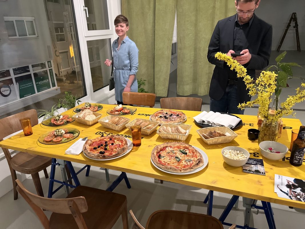 Community-Lunch in den Community-Lofts | Traun. Die Trattoria Gepetto verwöhnt uns mit leckeren Pizzen