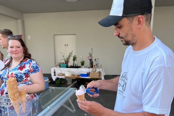 David Koschka mit "Bernd der Bus" beim Sommerfest